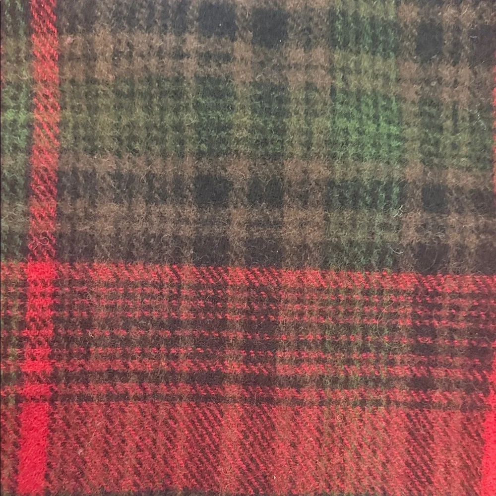 Pendleton Red and Green Plaid Throw Blanket - Picture 4 of 5